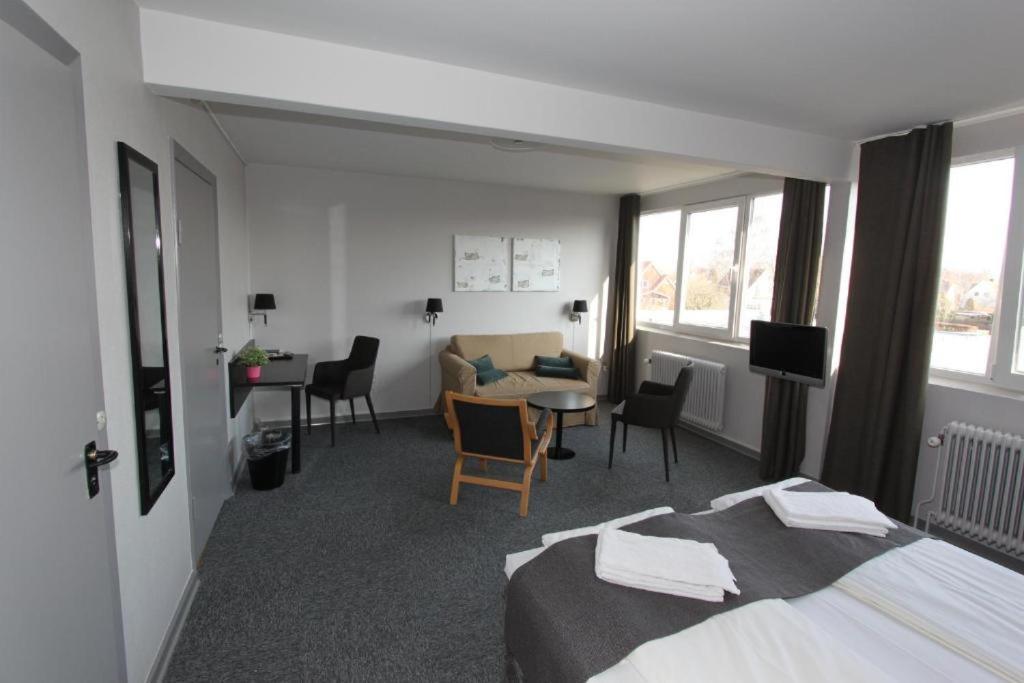 Banegaardshotellet Vojens Zewnętrze zdjęcie