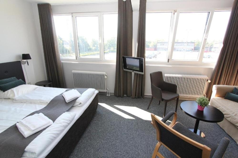 Banegaardshotellet Vojens Zewnętrze zdjęcie